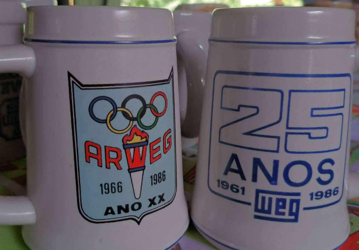 Canecas de porcelana resgatam a memória das festas em Jaraguá do Sul