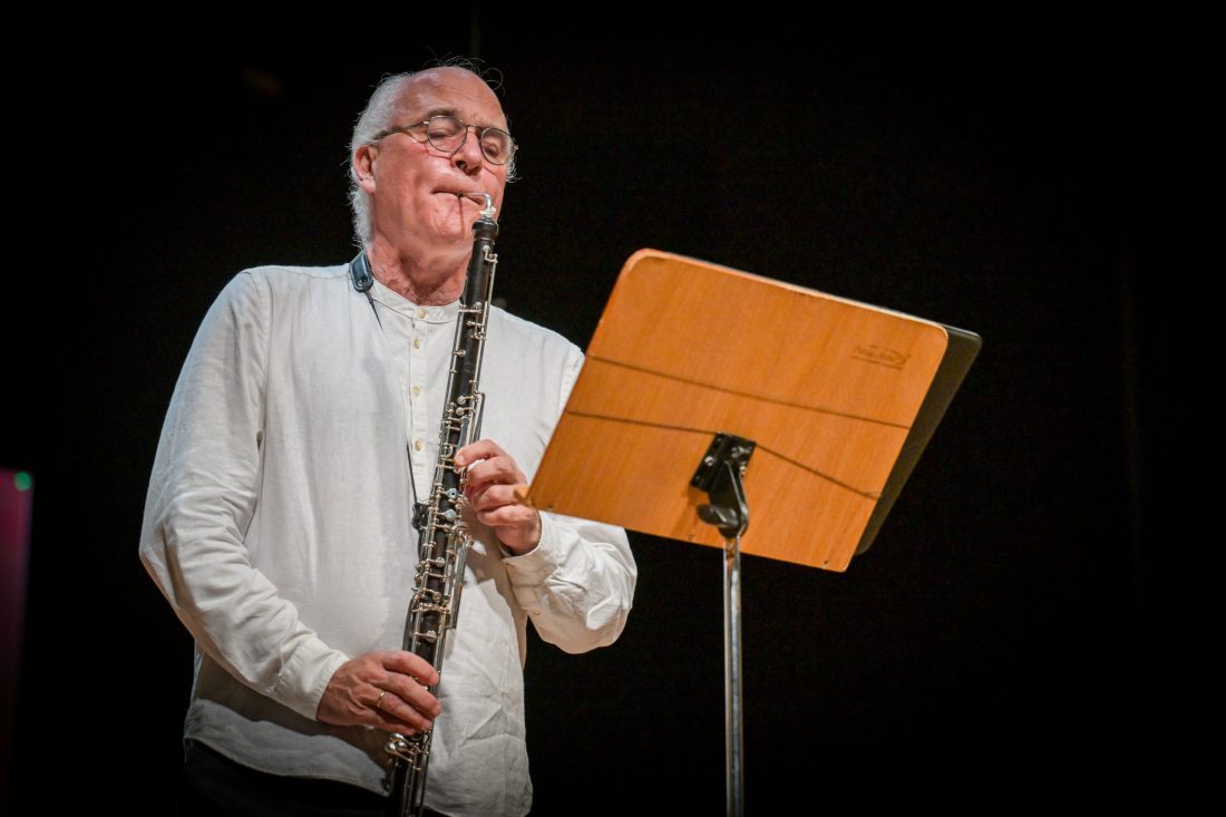 Quem é o gênio da música com raízes em Jaraguá que superou a depressão e virou inspiração global