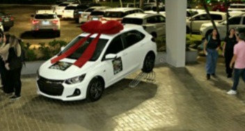 Moradora de Jaraguá do Sul ganha carro 0 km do Natal Mágico CDL 2025