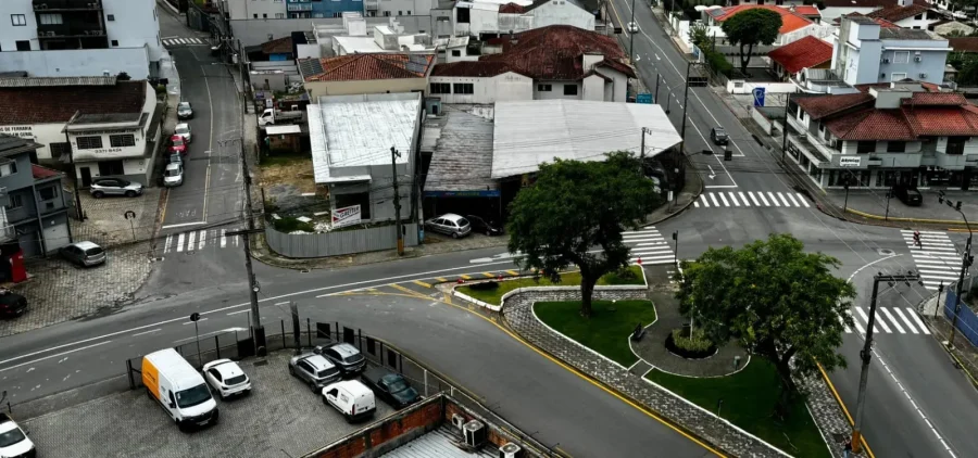 Rua João Januário Ayroso muda de sentido e altera rotas em Jaraguá