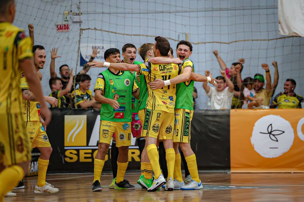 Cachorrões/Jaraguá Futsal garante vaga na final após jogo acirrado no Torneio de Verão de Indaial