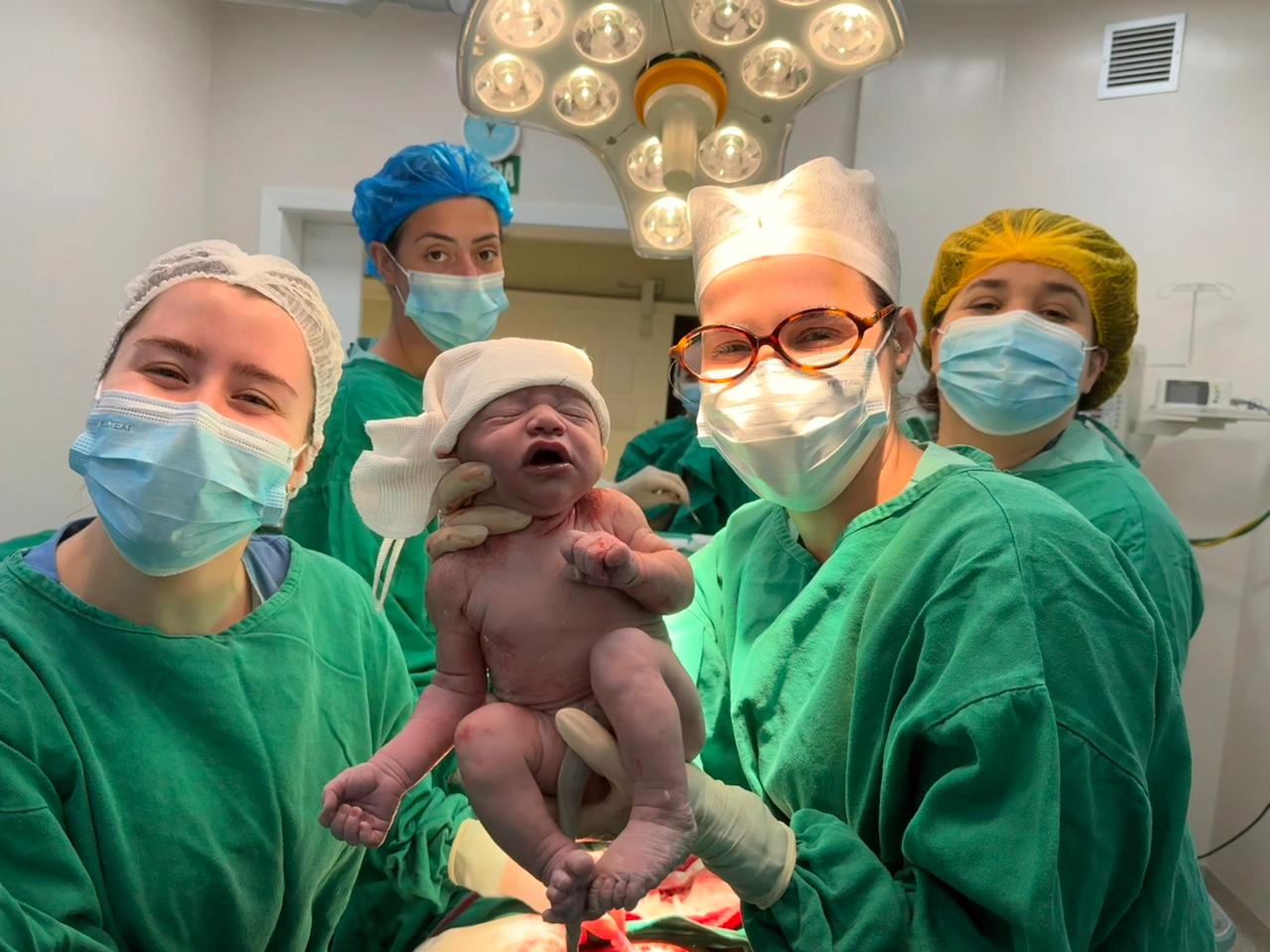 Derick nasce nas primeiras horas de 2026 e é o primeiro bebê do ano em Jaraguá do Sul