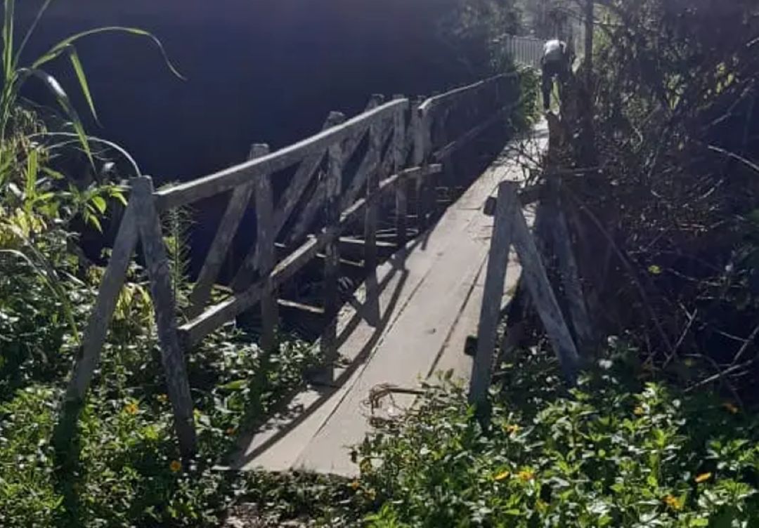 Defesa Civil de Jaraguá do Sul interdita pontilhão com estrutura comprometida