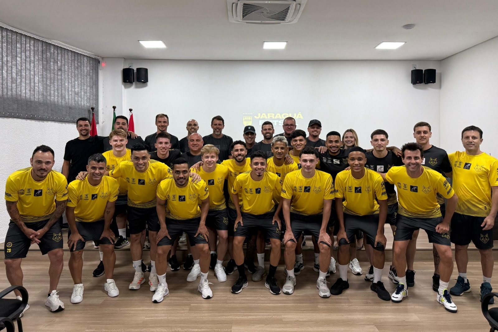 Jaraguá Futsal se reapresenta para a temporada 2026; veja imagens do retorno da equipe