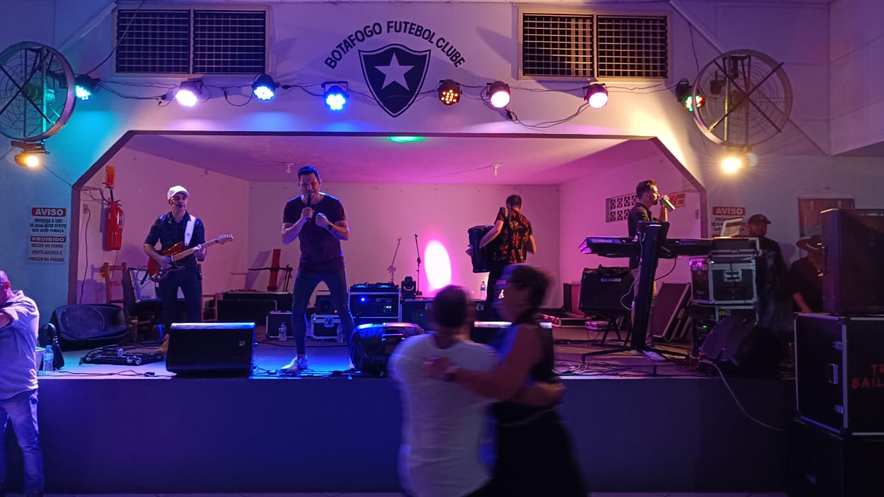 Baile à Moda Antiga no Botafogo celebra tradição e alcança milhares de pessoas em transmissão ao vivo