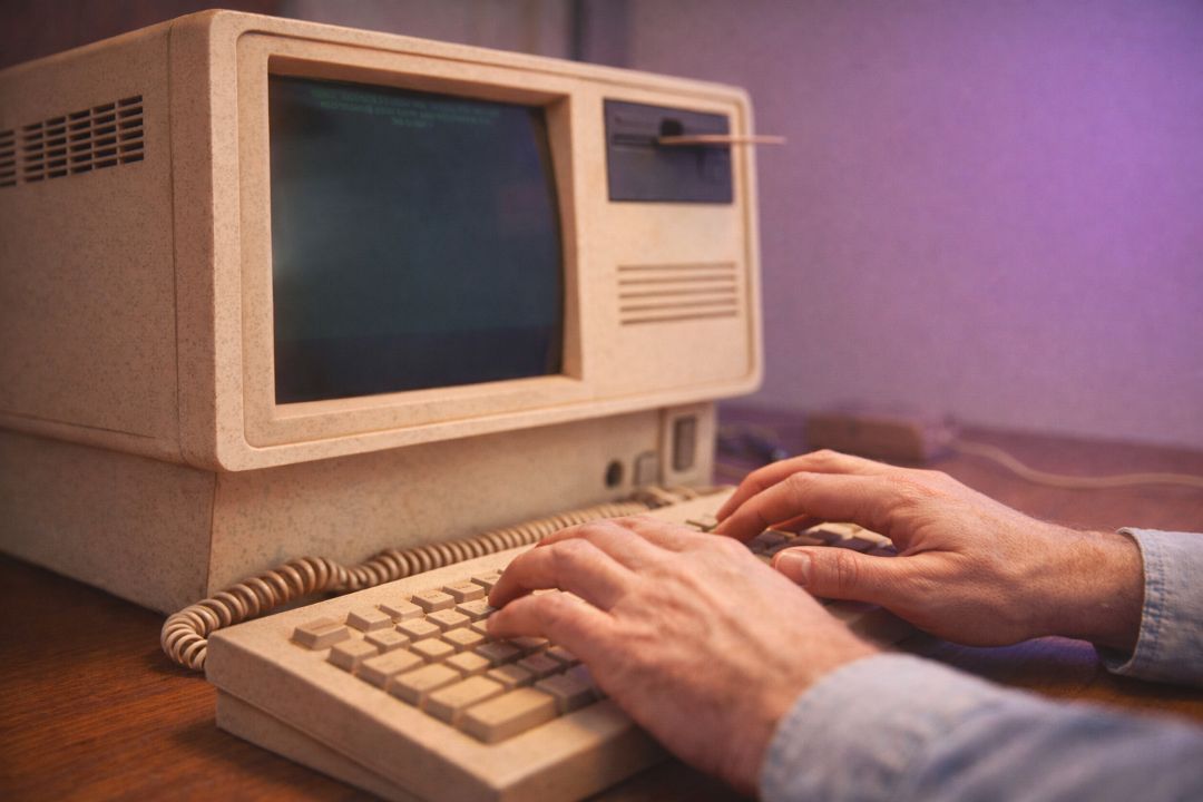 O primeiro e-mail da história: o que ele dizia e por que foi revolucionário