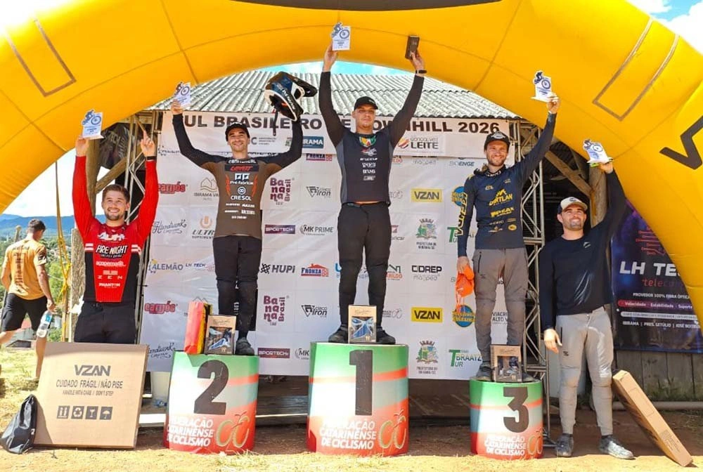 Jaraguaenses garantem pódio no Downhill