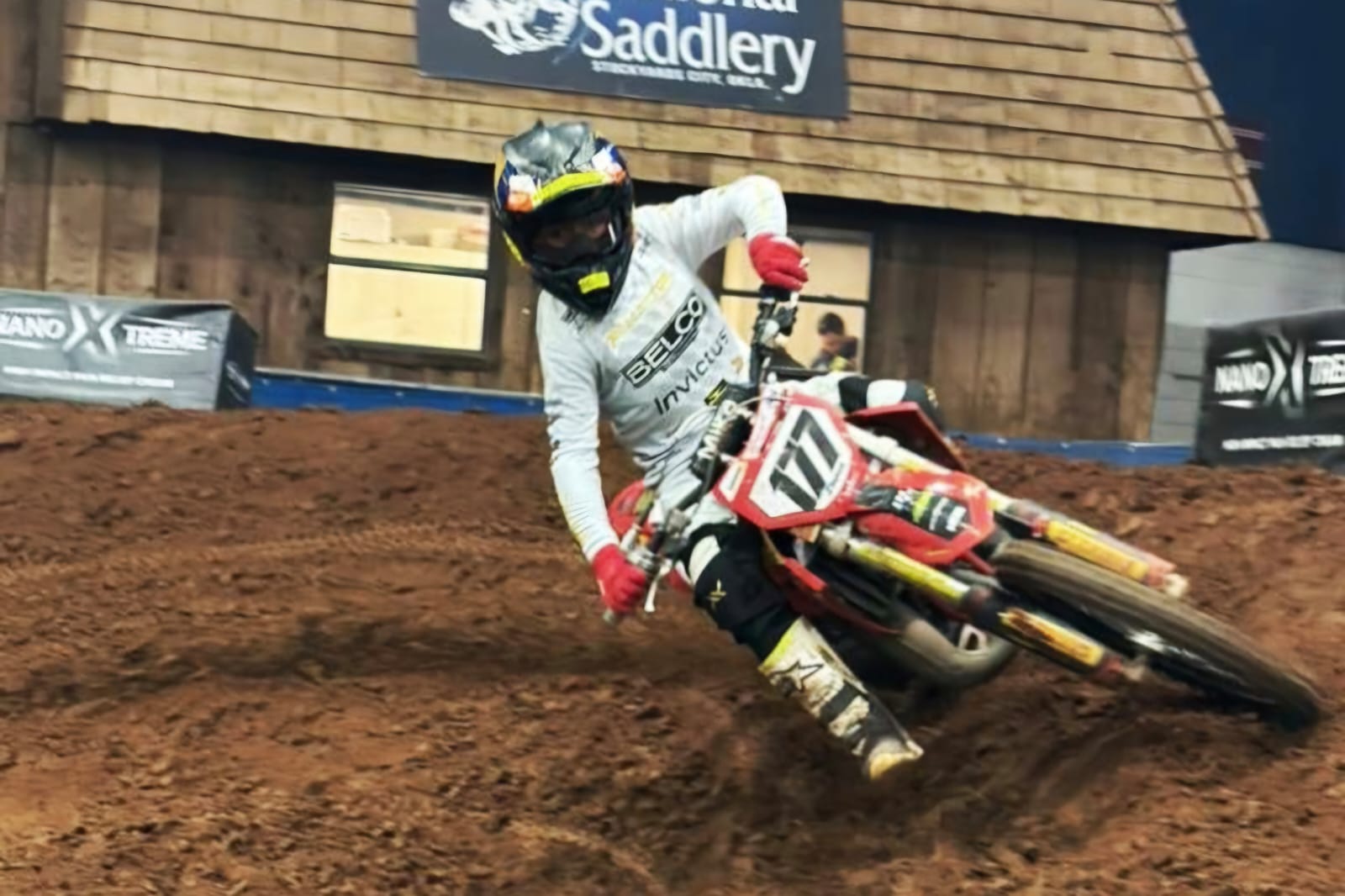 Jovem atleta de Schroeder conquista primeiro lugar em campeonato de motocross nos EUA