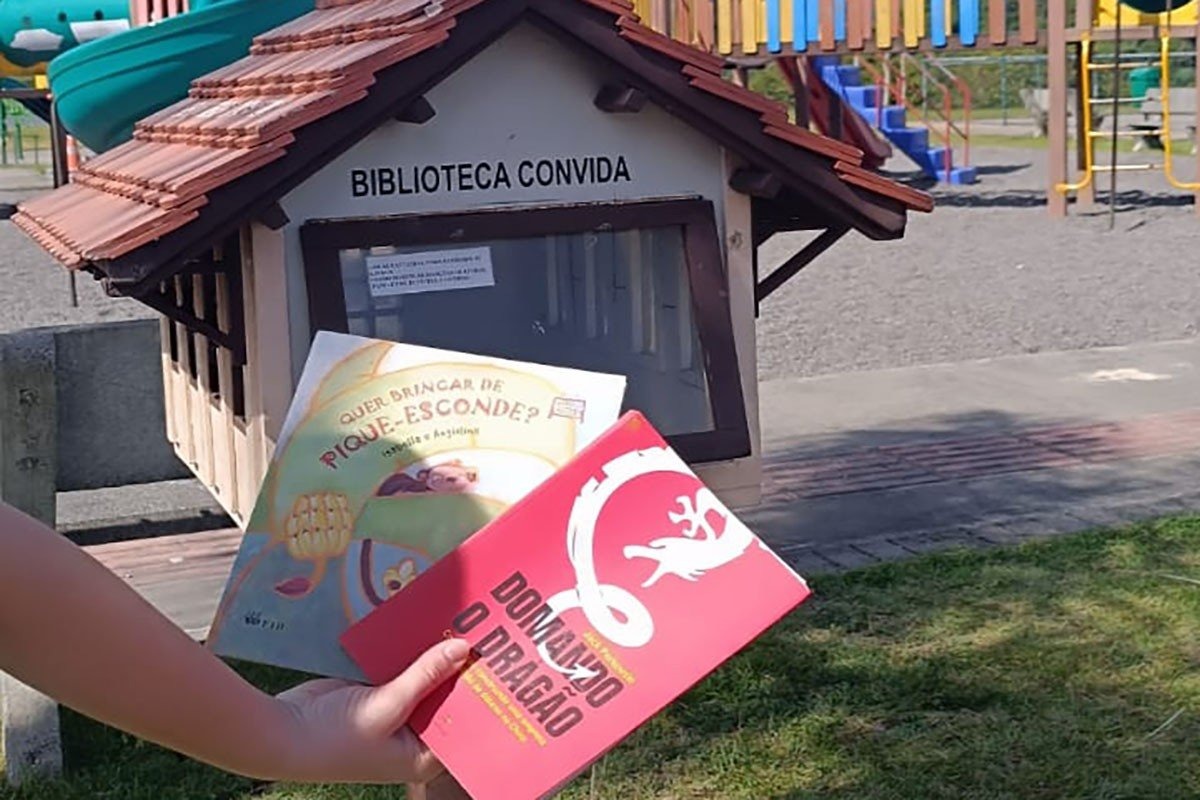 Projeto cultural “casinha da leitura” volta a Jaraguá e aparece em um dos pontos mais movimentados; veja!