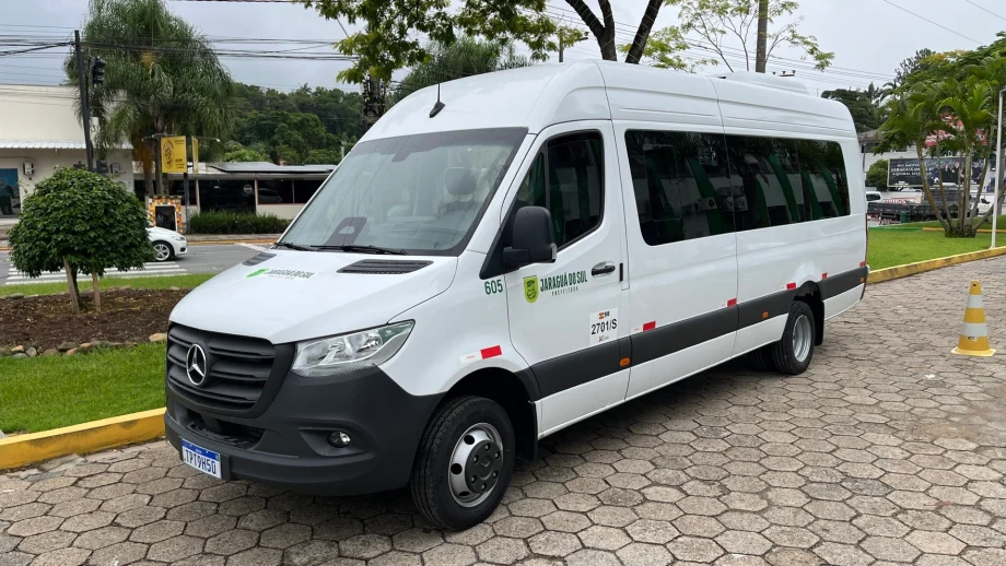 Jaraguá do Sul recebe van para transporte de crianças acolhidas