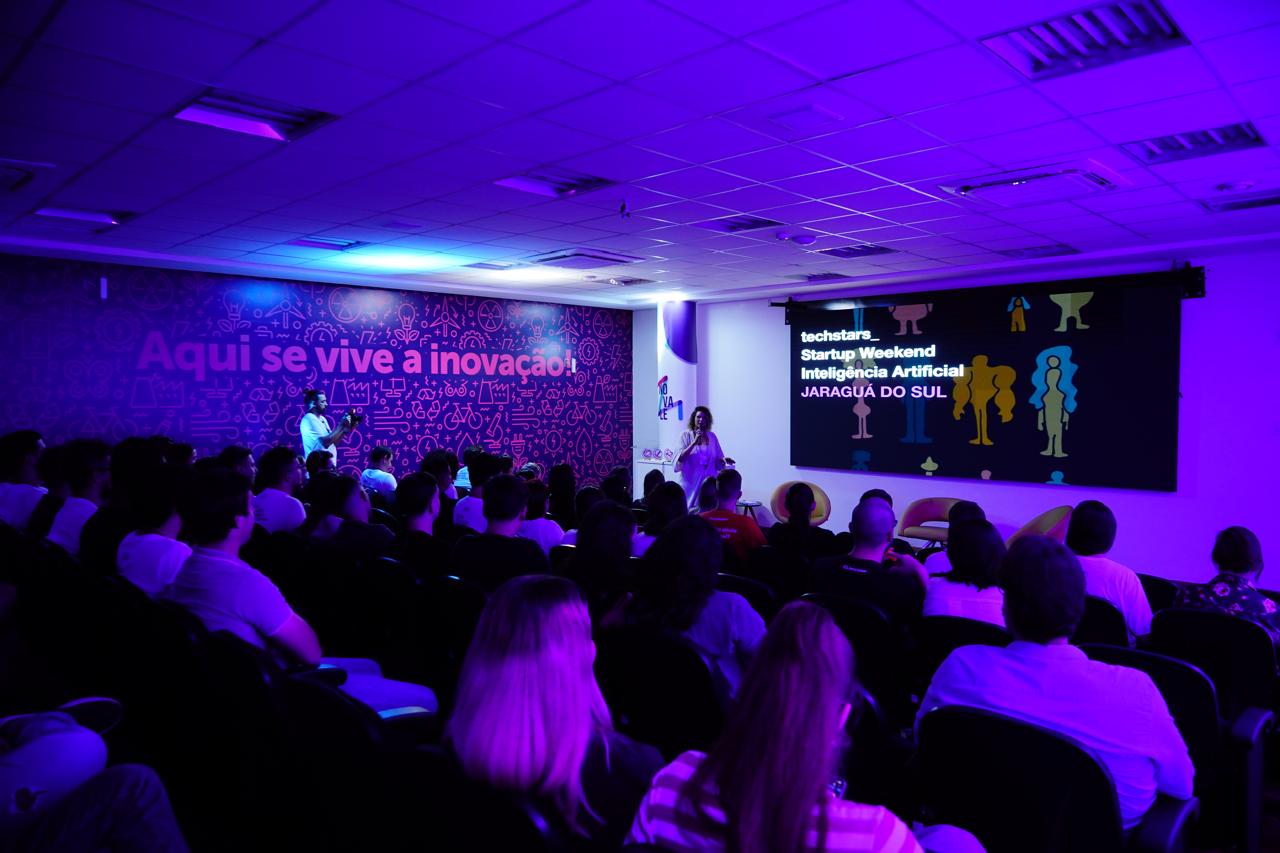 Evento em Jaraguá gera 14 projetos com IA e soluções para saúde, dívidas e segurança