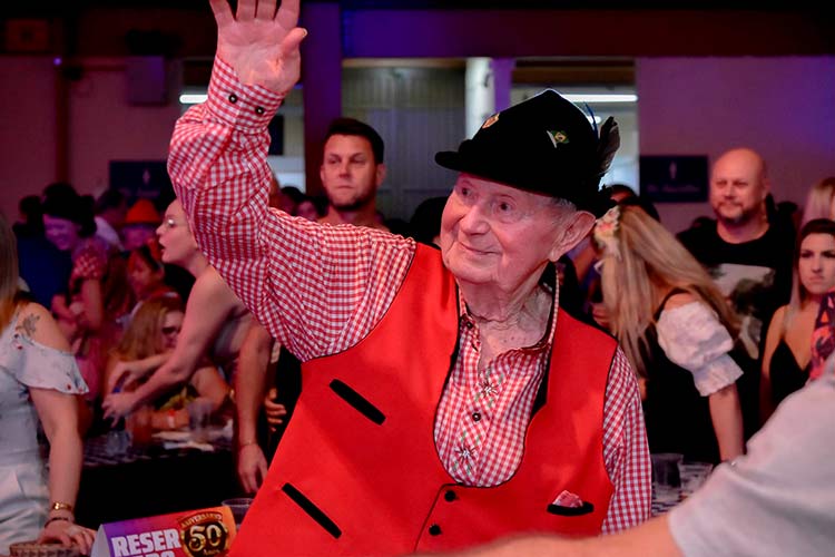 Morre Seu Rigo, fundador da Banda Cavalinho e um dos símbolos da Oktoberfest em SC