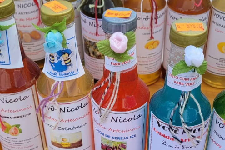 Licor de queijo e cebola? Conheça a artesã de Guaramirim que produz mais de 60 sabores diferentes da bebida