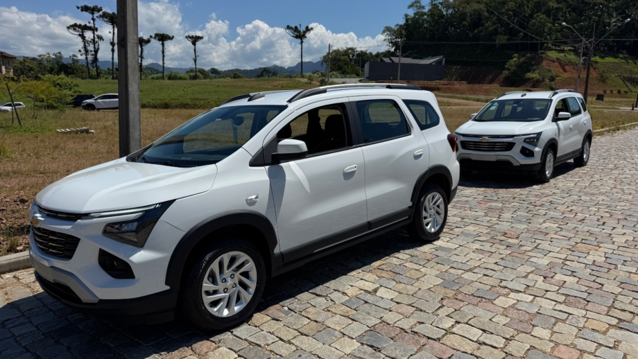 Corupá recebe novos veículos para reforçar saúde e assistência social