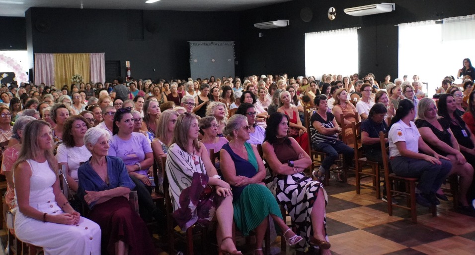Barra Velha: Evento reúne 500 mulheres e homenageia lideranças