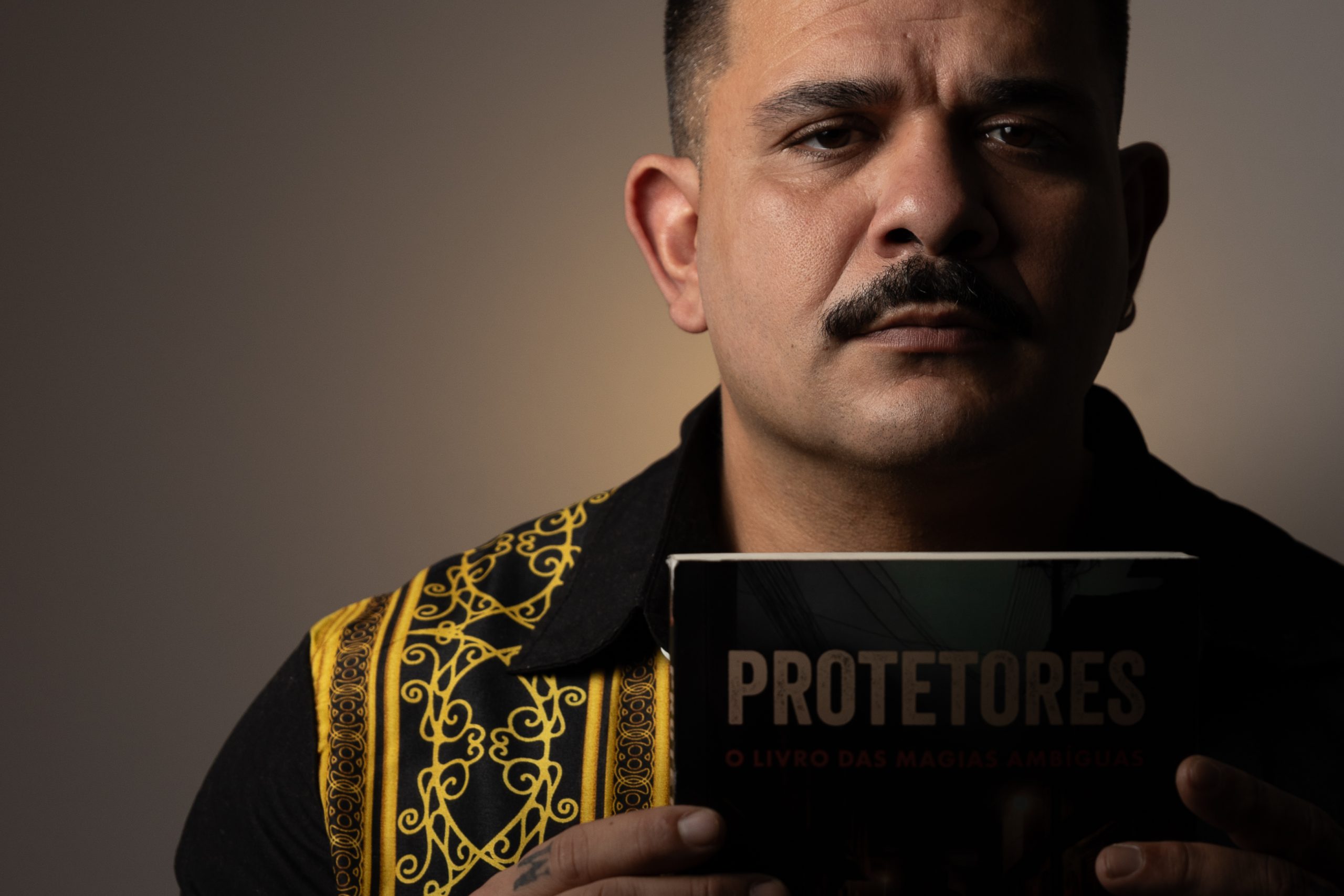 Fantasia urbana nacional une seressobrenaturais, espiritualidade e conflitos sociais