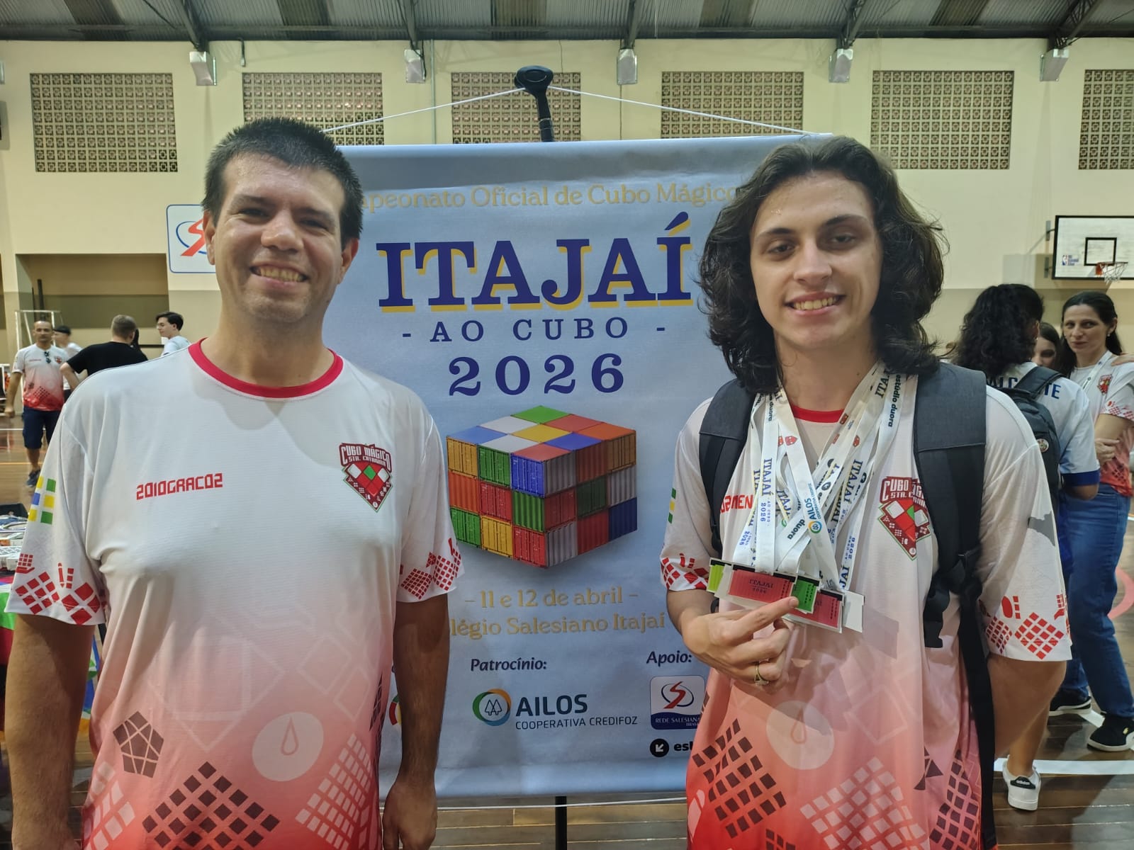 O universo do Cubo Mágico: competição e superação no “Itajaí ao Cubo”