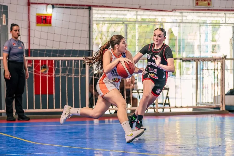Equipes jaraguaenses vencem no basquete! Masculino segue invicto e feminino estreia com vitória no Catarinense Sub-20
