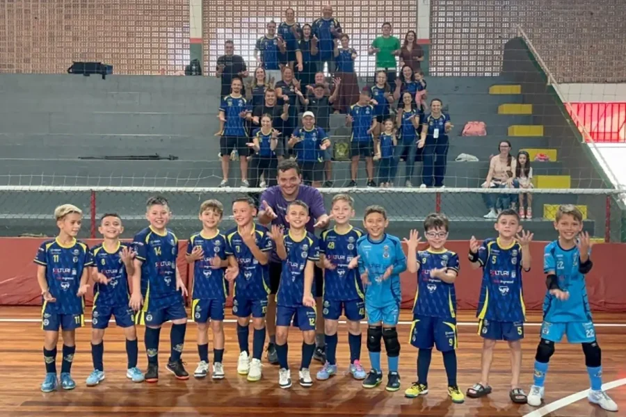 Invicto, CEEJ/Secel avança como líder no Catarinense Sub-9 de futsal