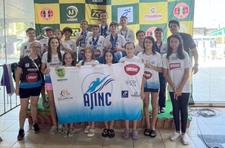 Equipe de natação jaraguaense abre temporada com 20 medalhas em festival estadual; veja os medalhistas