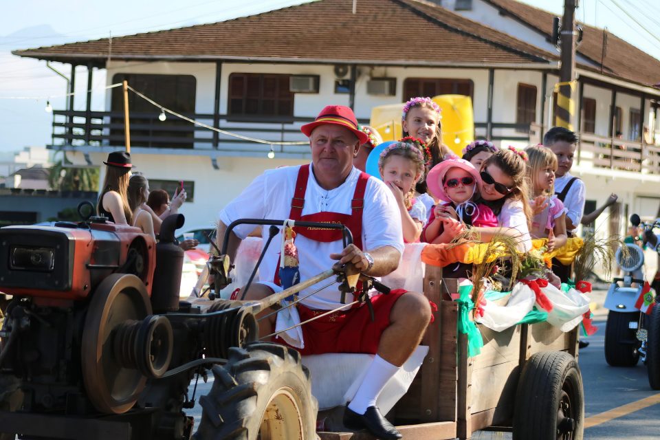 Desfile da Fecarroz 2026 em Massaranduba está com inscrições abertas! Saiba como participar;