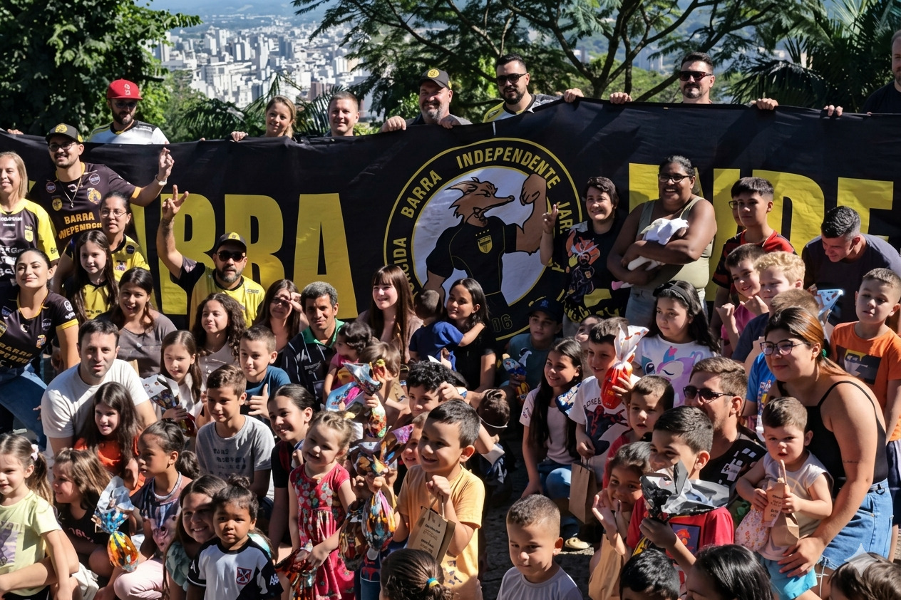 Torcida do Jaraguá Futsal entrega chocolates a quase 800 crianças em ação de Páscoa; veja vídeo