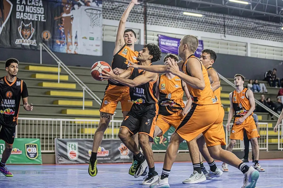 Ajab domina adversários em casa, conquista três vitórias seguidas e avança no Catarinense Sub-20