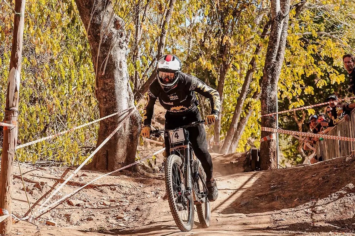 Ciclista de Jaraguá do Sul vence Campeonato Brasileiro de Downhill e coloca cidade no pódio da principal competição nacional