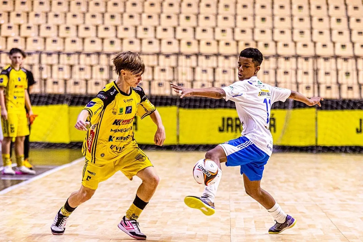 Jaraguá Futsal vence três jogos com goleadas e avança invicto à semifinal do Campeonato Catarinense Sub-15