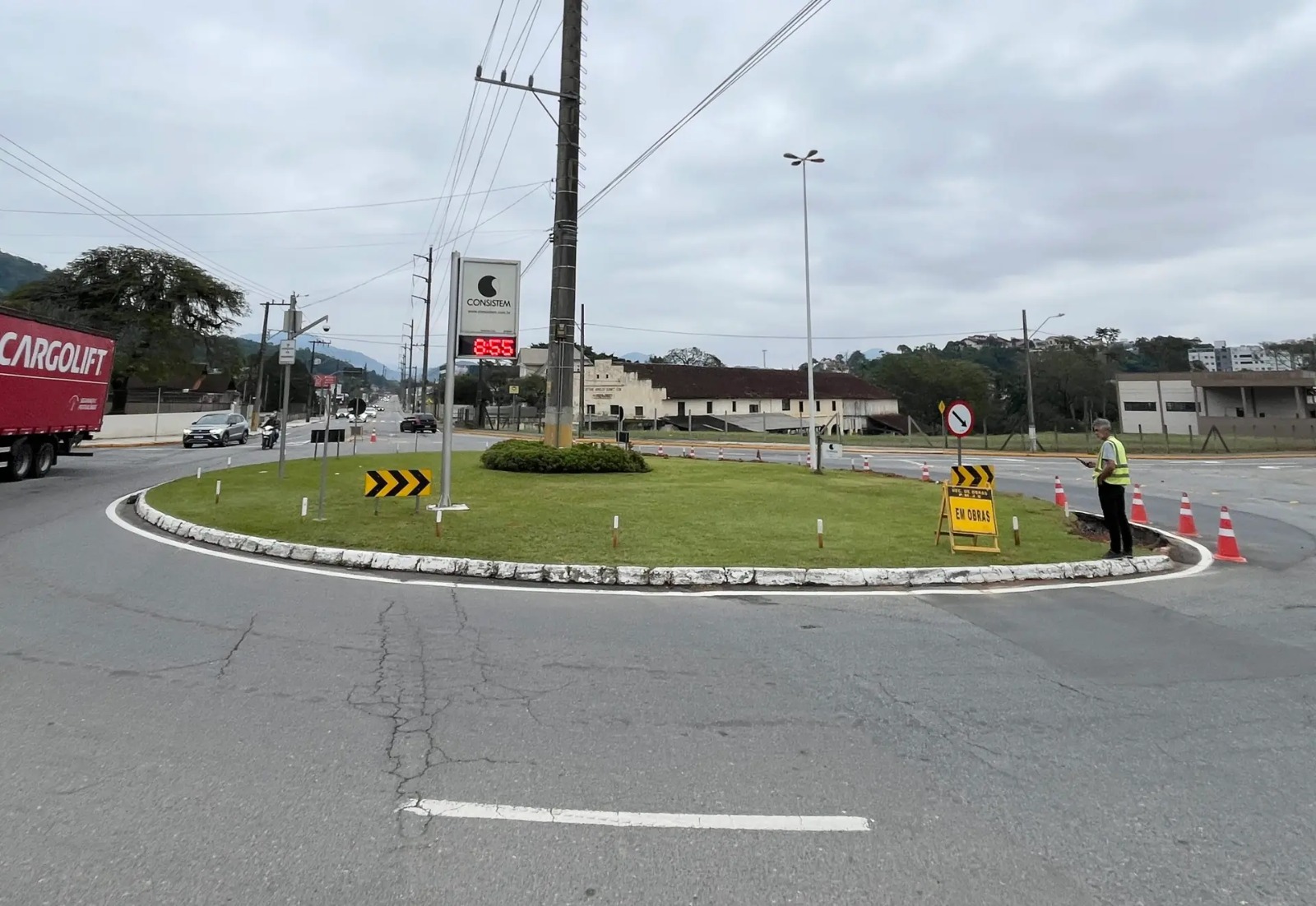 Jaraguá do Sul muda rotatória do Komprão para reduzir manutenções e reforçar segurança no acesso à Ponte Ottília Prim Schmidt