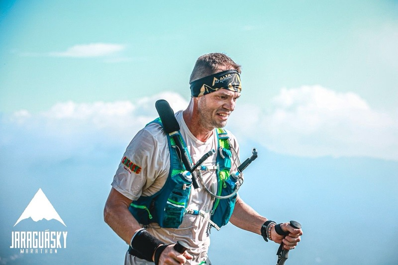 Atleta jaraguaense faz rifa para ajudar a custear desafio de quase 2 mil km correndo por SC; veja como ajudar