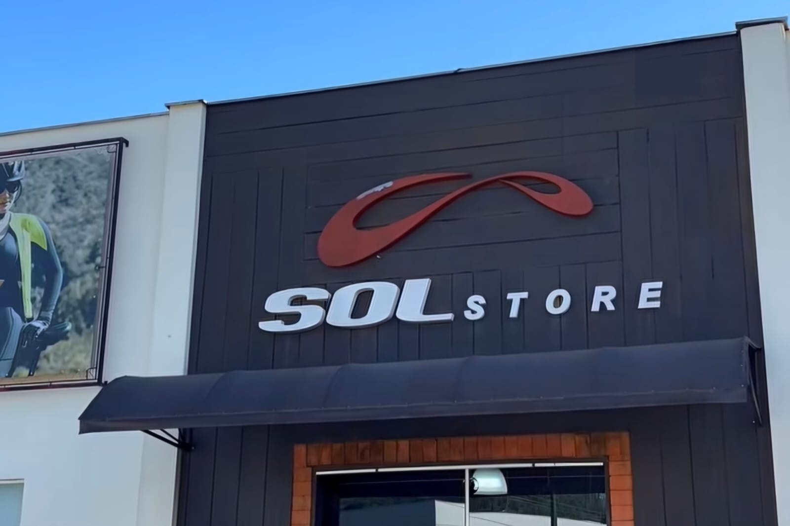 Liquidação de inverno da Sol Store termina neste fim de semana em Jaraguá, e tem descontos de até 60%