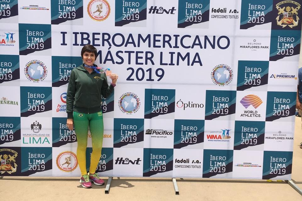 A atleta jaraguaense que transformou a dor da perda em uma trajetória vitoriosa no atletismo