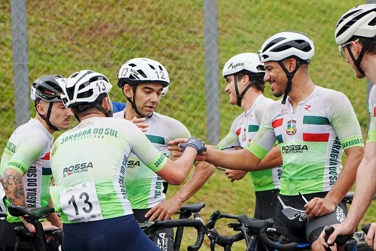 Jaraguá do Sul conquista quatro pódios na Volta Ciclística de Brusque com destaque para campeão na Master A2