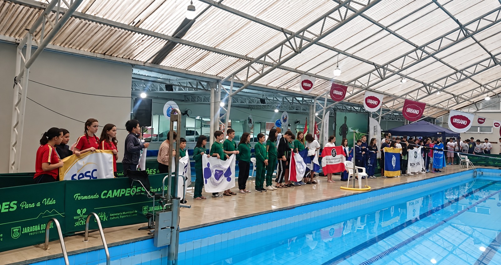 Com 53 medalhas, Colégio Bom Jesus conquista pentacampeonato no Aberto de Natação de Jaraguá do Sul