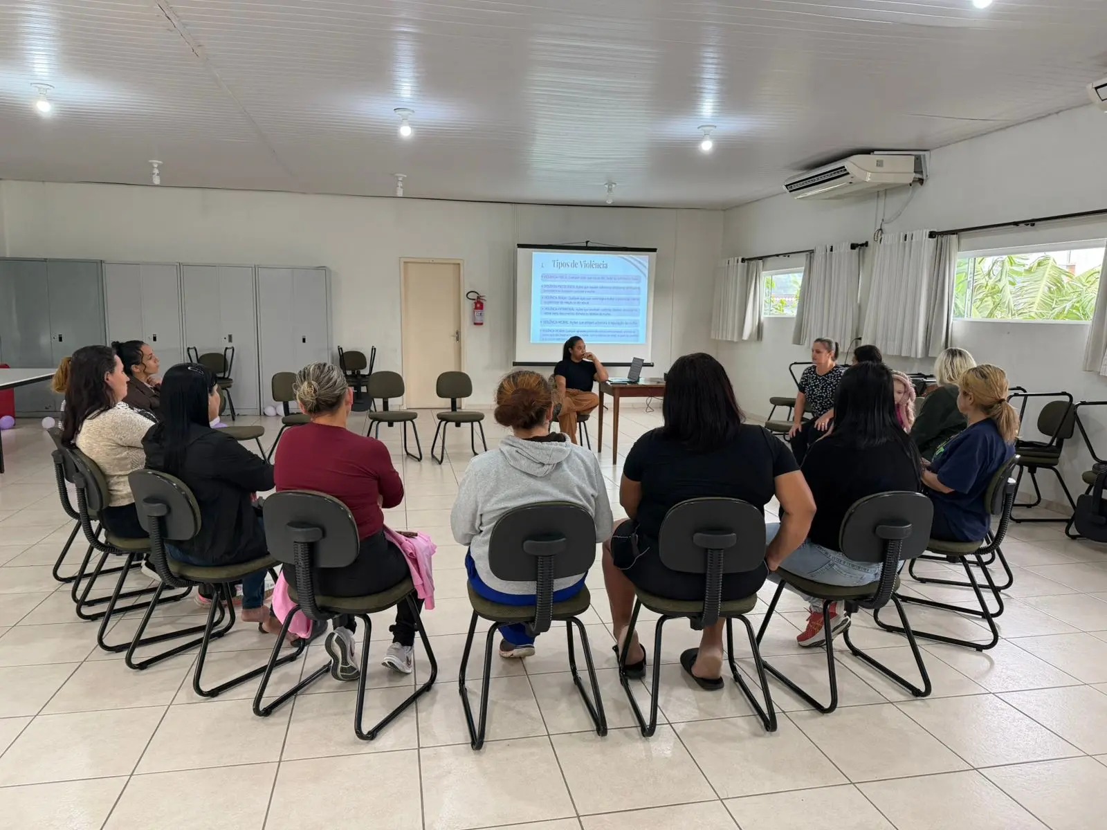 Creas de Jaraguá do Sul reúne mulheres para falar sobre Lei Maria da Penha e combate à violência doméstica
