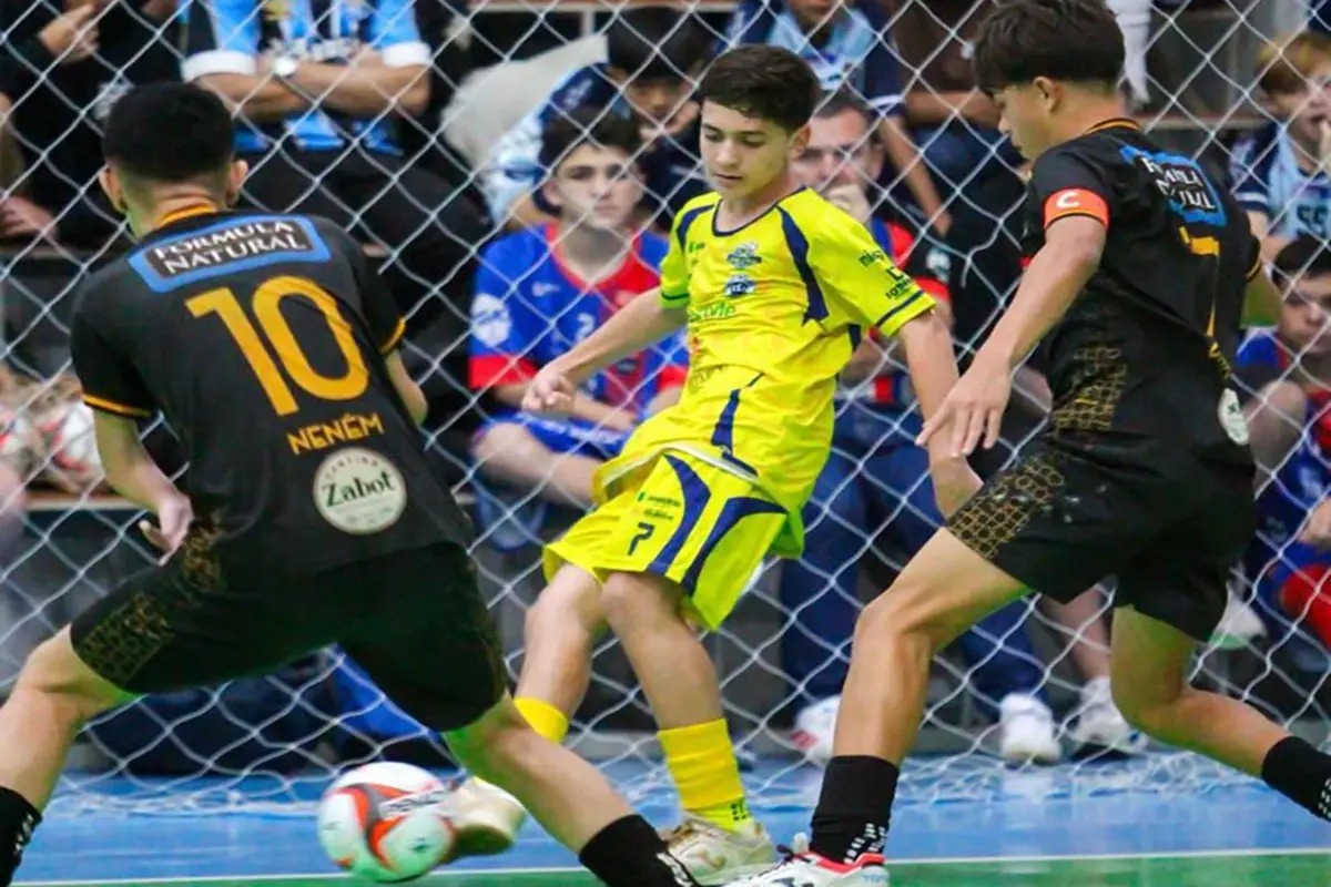 Jaraguá do Sul estreia com 100% de aproveitamento na semifinal do Estadual de Futsal Sub-14 e lidera grupo