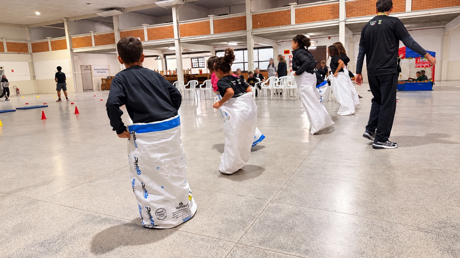 150 crianças se encontram em Jaraguá do Sul para um dia diferente no Parque de Eventos