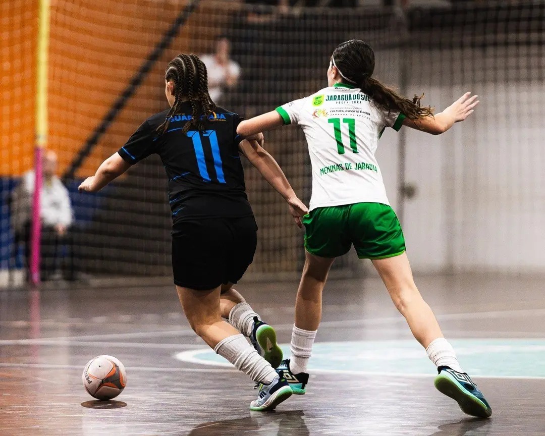Meninas de Jaraguá lideram o Catarinense Sub-12 e vão decidir o título em casa