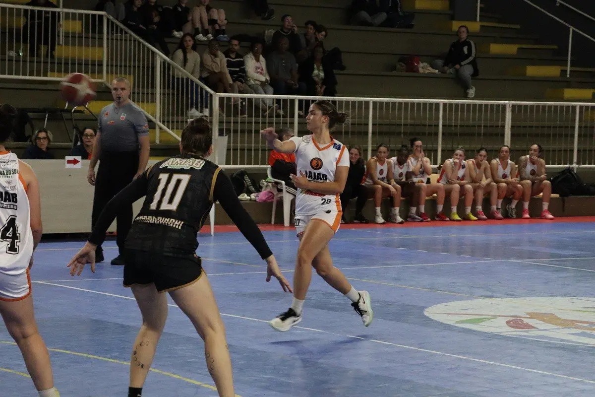 Basquete de Jaraguá do Sul está na semifinal do Catarinense e terá Blumenau pela frente