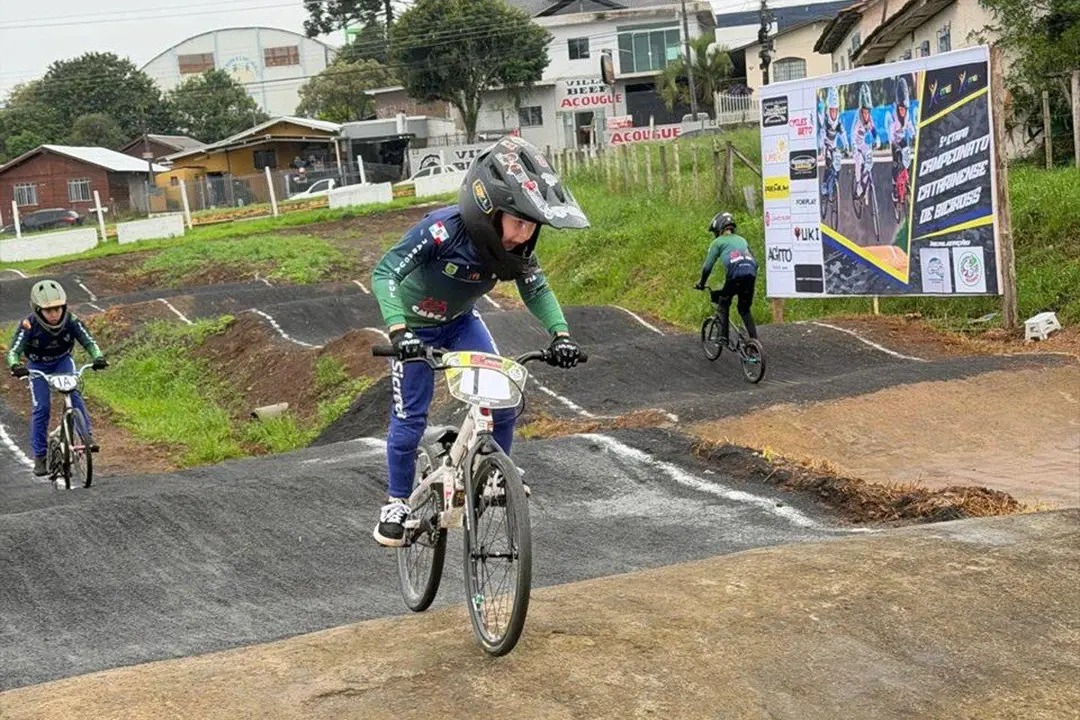 Jaraguá do Sul conquista 15 títulos e 30 pódios no Catarinense de Bicicross em Lages