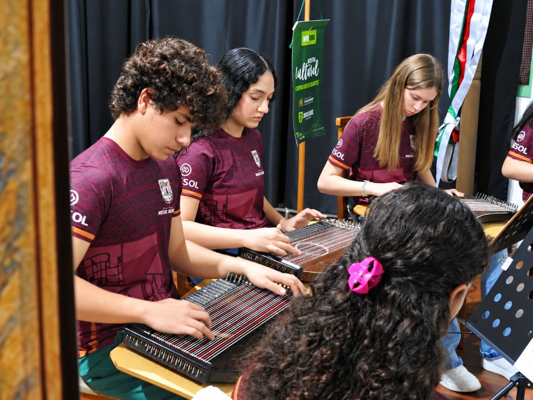 Alunos de Jaraguá do Sul levam o som das cítaras e dos violões ao Museu da Música de Timbó