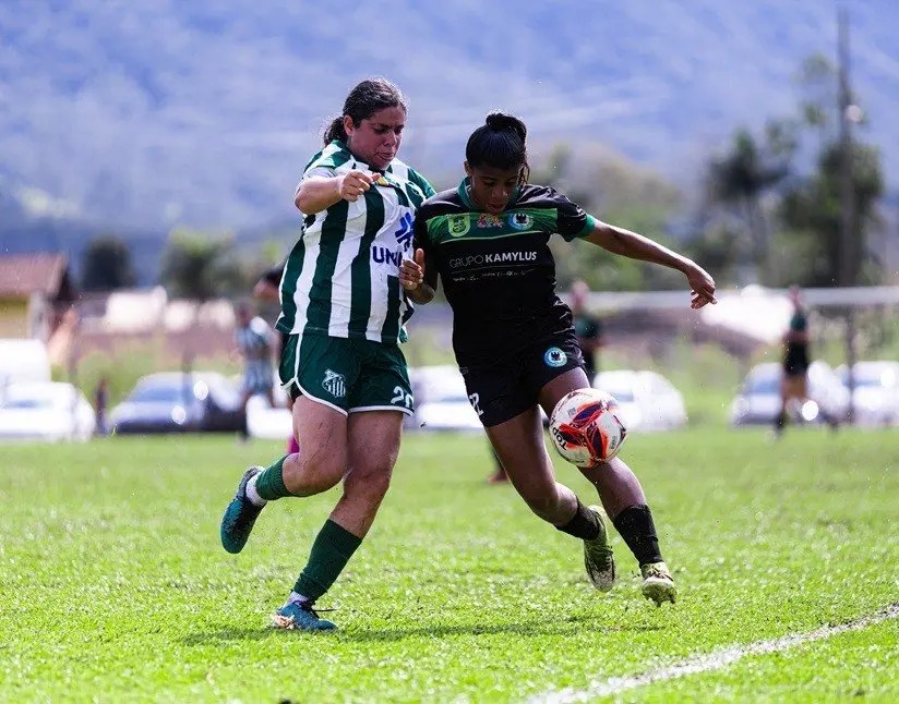 Jaraguá do Sul assume liderança do Catarinense de Futebol Feminino e terá confronto direto com Criciúma