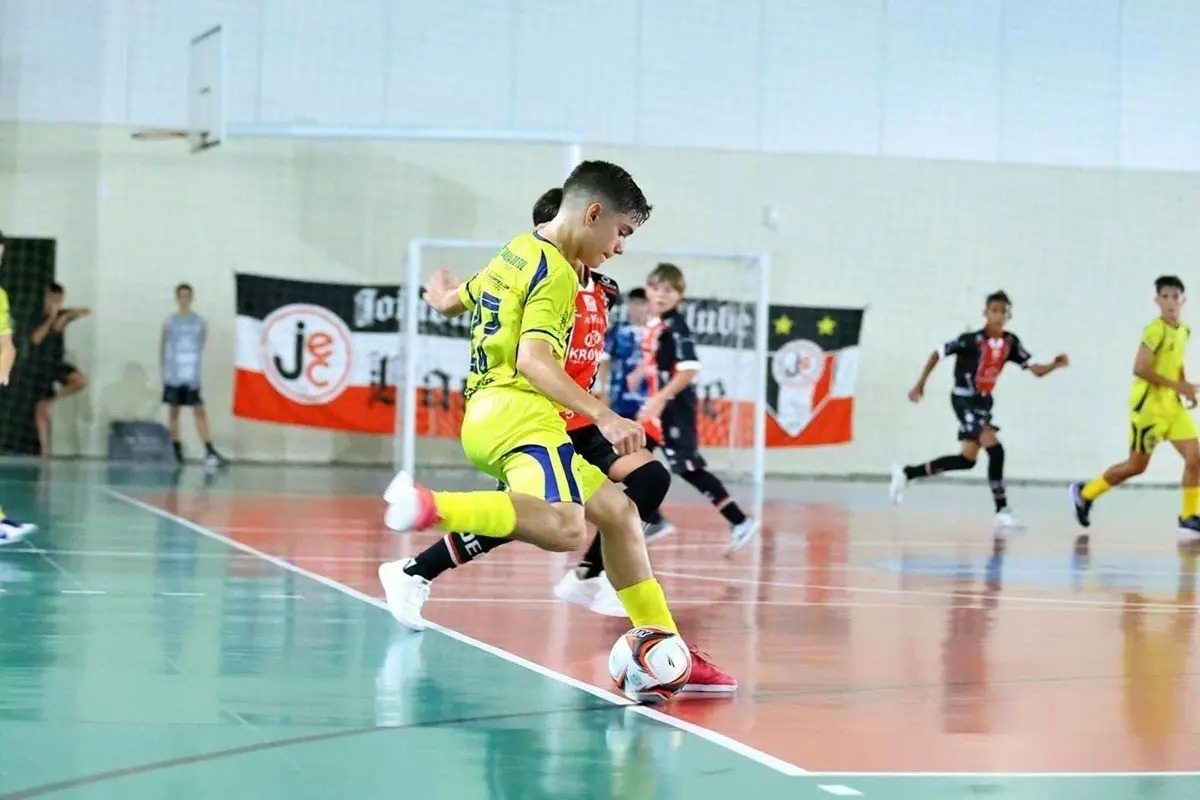 Jaraguá do Sul vence dois jogos e segue na briga pelo título do Catarinense de Futsal Sub-14