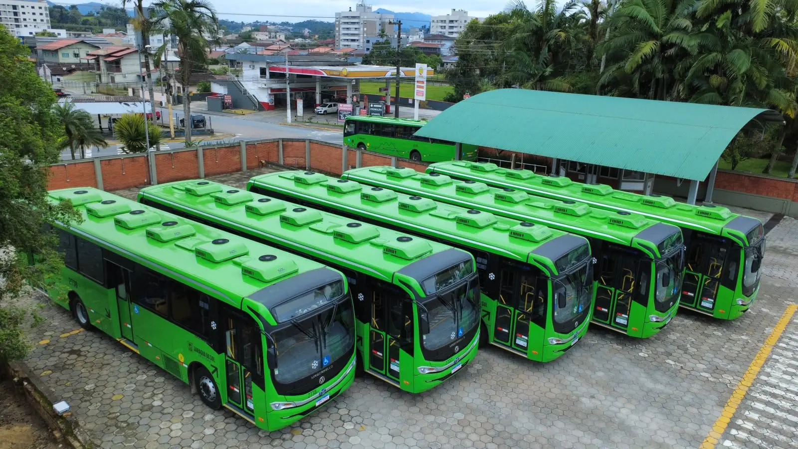 Cinco ônibus novos com ar-condicionado entram em circulação em Jaraguá do Sul; outros sete estão previstos