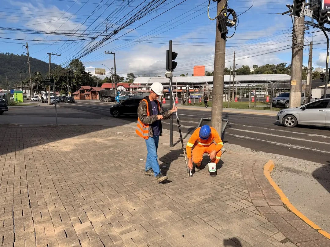 Rua Walter Marquardt terá rotatória e semáforos serão retirados em cruzamento de Jaraguá do Sul