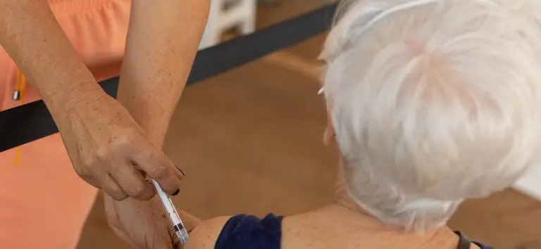 Jaraguá do Sul libera vacina contra pneumonia para idosos a partir dos 85 anos; confira local!